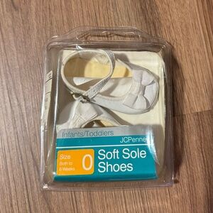 Vintage JCPenney White Soft Sole Baby Shoes with bow Newborn - 6 weeks